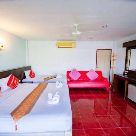 Oyo 343 Wanna Marine Hotel Patong Exterior photo